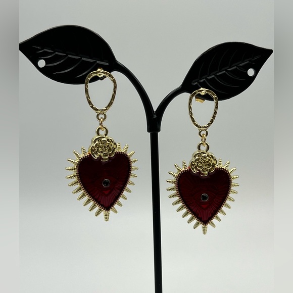 Gothic Chic Heart All-Seeing Eye Earrings - Eclectic Statement Earrings - Picture 4 of 7